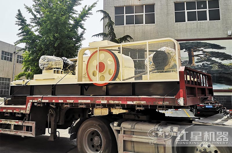 對輥式破碎機(jī)發(fā)貨 對輥式破碎機(jī)發(fā)貨