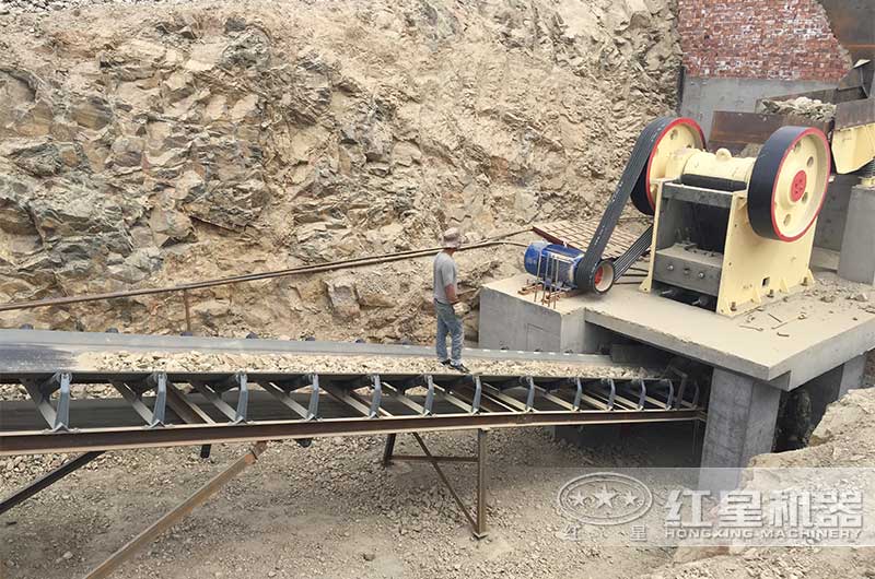 PE250x400鄂式破碎機(jī)現(xiàn)場(chǎng) PE250x400鄂式破碎機(jī)現(xiàn)場(chǎng)