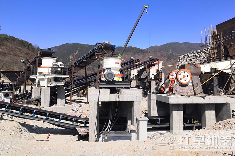 時處理一百方的花崗巖碎石機現場 時處理一百方的花崗巖碎石機現場