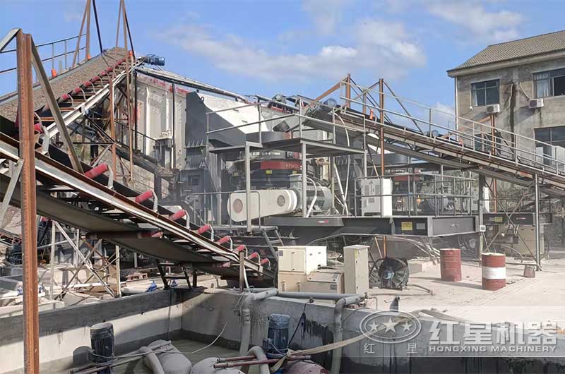 移動式圓錐碎石機加工現(xiàn)場 移動式圓錐碎石機加工現(xiàn)場