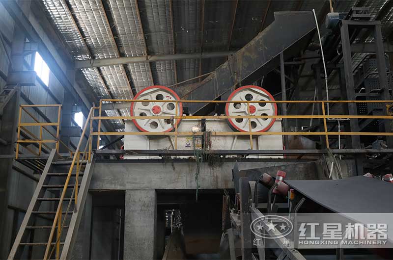 顎式破碎機現場 顎式破碎機現場