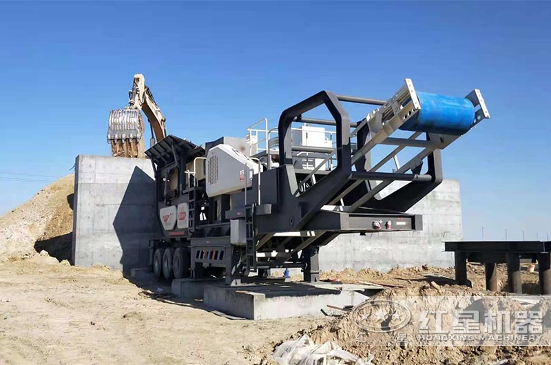 移動(dòng)式破碎機(jī)現(xiàn)場(chǎng)占地面積很小 移動(dòng)式破碎機(jī)現(xiàn)場(chǎng)占地面積很小