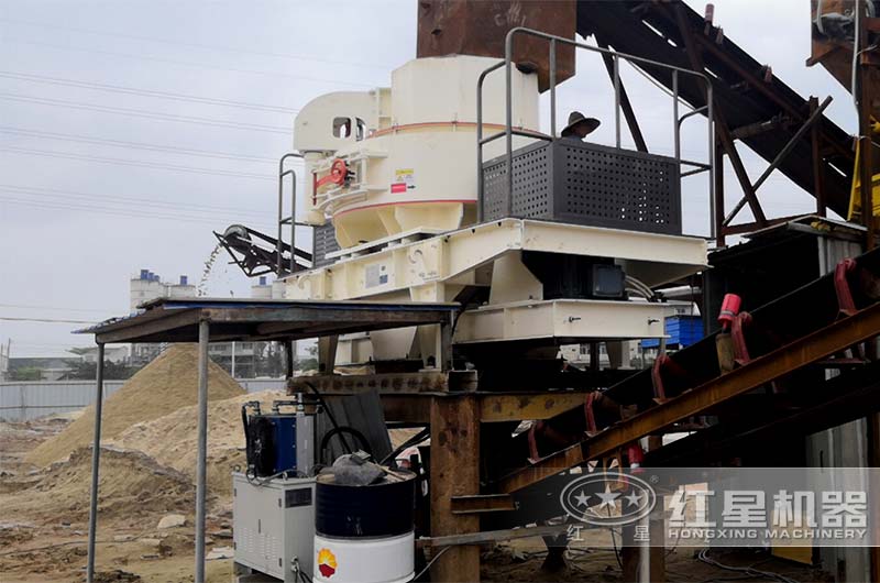 沖擊破打石英砂現(xiàn)場 沖擊破打石英砂現(xiàn)場