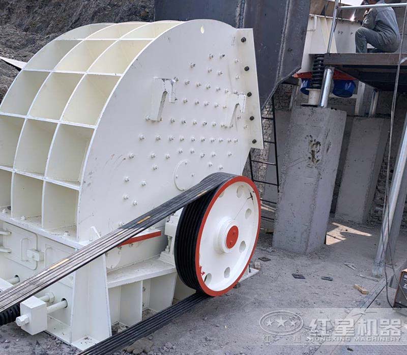 錘式破碎機現(xiàn)場 錘式破碎機現(xiàn)場