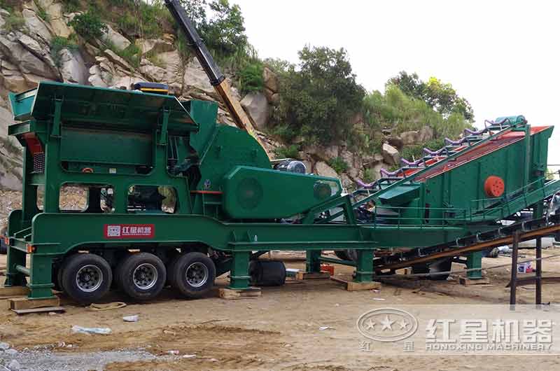 移動(dòng)重錘式破碎機(jī)現(xiàn)場(chǎng) 移動(dòng)重錘式破碎機(jī)現(xiàn)場(chǎng)
